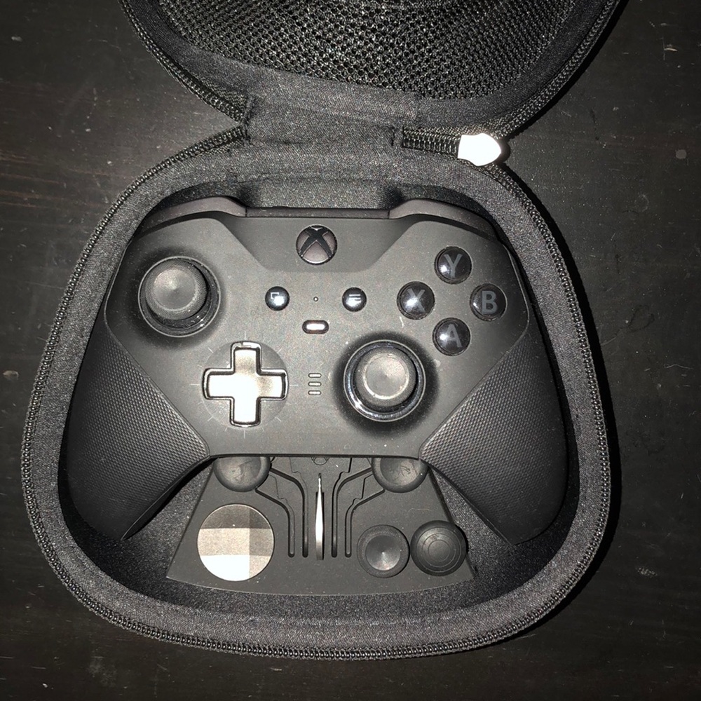 Xbox Series 2 Elite Controller - Picture 2 of 6